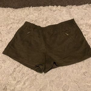 Womens Forever 21 Olive Army Green Faux Suede Shorts Zipper Pockets Stretch Band